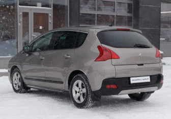 Подержанный автомобиль Peugeot 3008 2012 года (7 фото)
