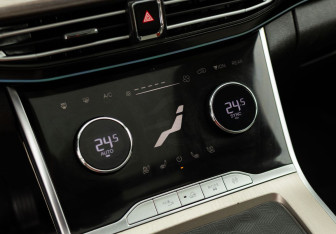 Подержанный автомобиль Exeed VX 2022 года (15 фото)