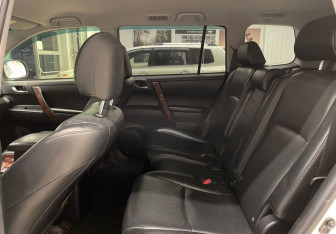 Подержанный автомобиль Toyota Highlander 2013 года (8 фото)