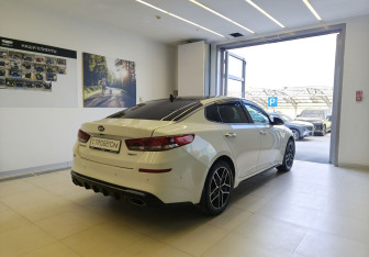Подержанный автомобиль Kia Optima Sedan 2019 года (4 фото)
