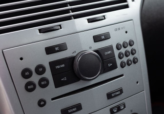 Подержанный автомобиль Opel Astra Hatchback 2010 года (15 фото)