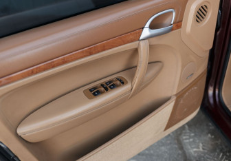 Подержанный автомобиль Porsche Cayenne 2007 года (16 фото)