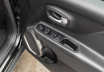 Подержанный автомобиль Jeep Renegade 2018 года (17 фото)