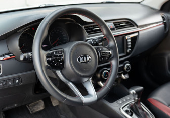 Подержанный автомобиль Kia Rio Sedan 2020 года (11 фото)