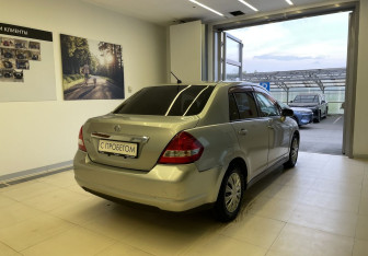 Подержанный автомобиль Nissan Tiida Sedan 2006 года (4 фото)