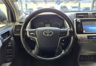 Подержанный автомобиль Toyota Land Cruiser Prado 2018 года (9 фото)