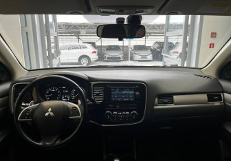 Подержанный автомобиль Mitsubishi Outlander 2013 года (9 фото)