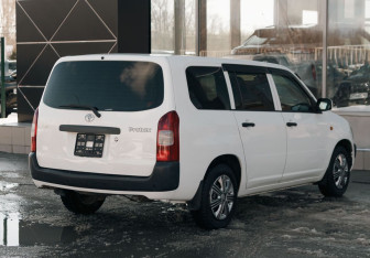 Подержанный автомобиль Toyota Probox 2008 года (5 фото)