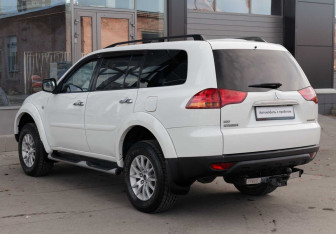 Подержанный автомобиль Mitsubishi Pajero Sport 2011 года (7 фото)