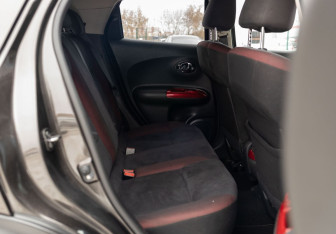 Подержанный автомобиль Nissan Juke 2011 года (18 фото)