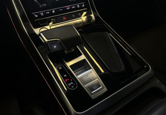 Подержанный автомобиль Audi Q8 2020 года (14 фото)