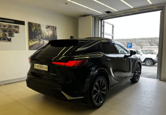 Подержанный автомобиль Lexus RX 2023 года (5 фото)