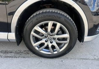 Подержанный автомобиль Toyota RAV4 2017 года (3 фото)