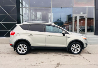 Подержанный автомобиль Ford Kuga 2010 года (4 фото)
