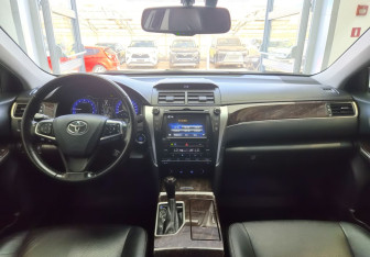 Подержанный автомобиль Toyota Camry Sedan 2016 года (8 фото)