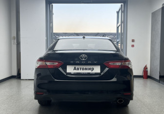 Подержанный автомобиль Toyota Camry Sedan 2018 года (5 фото)