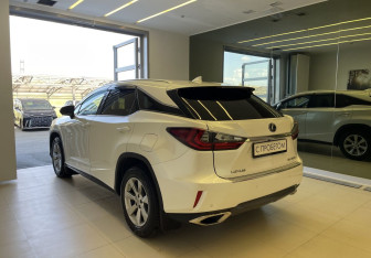 Подержанный автомобиль Lexus RX 2017 года (6 фото)