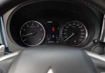 Подержанный автомобиль Mitsubishi Outlander 2013 года (13 фото)