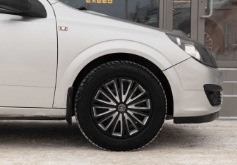 Подержанный автомобиль Opel Astra Hatchback 2006 года (9 фото)