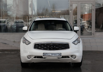 Подержанный автомобиль Infiniti FX 2008 года (2 фото)