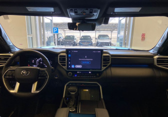 Подержанный автомобиль Toyota Tundra 2022 года (16 фото)