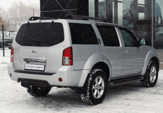 Подержанный автомобиль Nissan Pathfinder 2011 года (5 фото)
