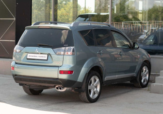Подержанный автомобиль Mitsubishi Outlander 2007 года (5 фото)