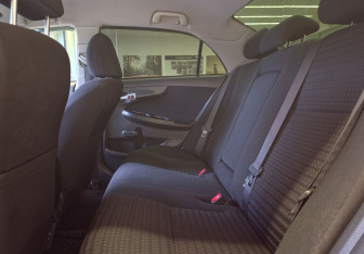 Подержанный автомобиль Toyota Corolla Sedan 2008 года (13 фото)