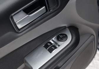 Подержанный автомобиль Ford Focus Hatchback 2011 года (15 фото)