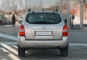 Подержанный автомобиль Hyundai Tucson 2007 года (6 фото)