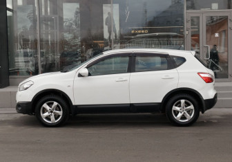 Подержанный автомобиль Nissan Qashqai 2012 года (8 фото)