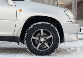 Подержанный автомобиль Toyota Harrier 2002 года (9 фото)