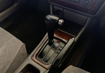 Подержанный автомобиль Toyota Corona Sedan 2001 года (11 фото)