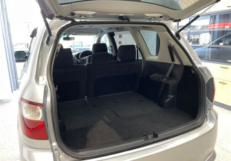 Подержанный автомобиль Toyota Ipsum 2005 года (10 фото)