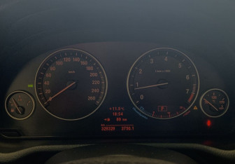 Подержанный автомобиль BMW X3 2011 года (11 фото)