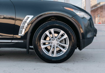 Подержанный автомобиль Infiniti FX 2010 года (9 фото)