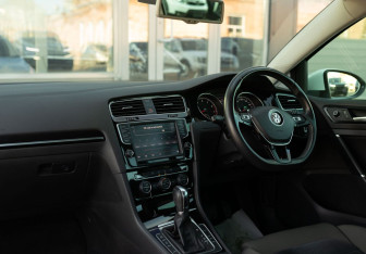 Подержанный автомобиль Volkswagen Golf Wagon 2013 года (10 фото)