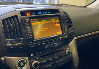 Подержанный автомобиль Toyota Land Cruiser Suv 2010 года (10 фото)