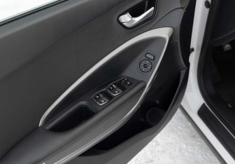 Подержанный автомобиль Hyundai Santa Fe 2016 года (16 фото)