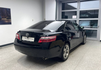 Подержанный автомобиль Toyota Camry Sedan 2011 года (5 фото)