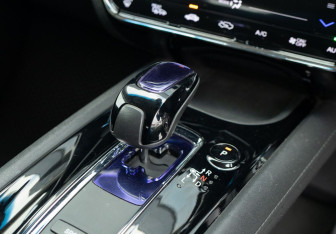 Подержанный автомобиль Honda Vezel 2013 года (15 фото)