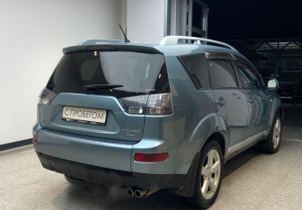 Подержанный автомобиль Mitsubishi Outlander 2008 года (5 фото)