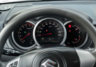 Подержанный автомобиль Suzuki Grand Vitara 2010 года (13 фото)