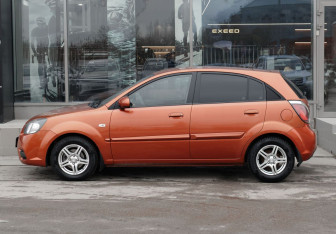 Подержанный автомобиль Kia Rio Hatchback 2009 года (8 фото)