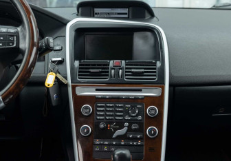 Подержанный автомобиль Volvo XC60 2010 года (15 фото)