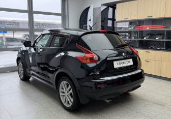 Подержанный автомобиль Nissan Juke 2011 года (6 фото)