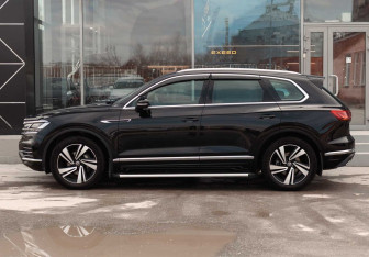 Подержанный автомобиль Volkswagen Touareg 2021 года (8 фото)