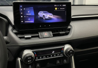 Подержанный автомобиль Toyota RAV4 2025 года (13 фото)