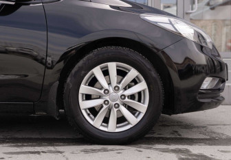 Подержанный автомобиль Kia Cerato Sedan 2013 года (9 фото)