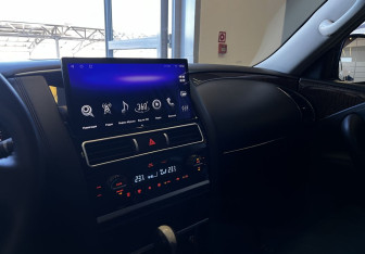 Подержанный автомобиль Nissan Patrol 2011 года (14 фото)